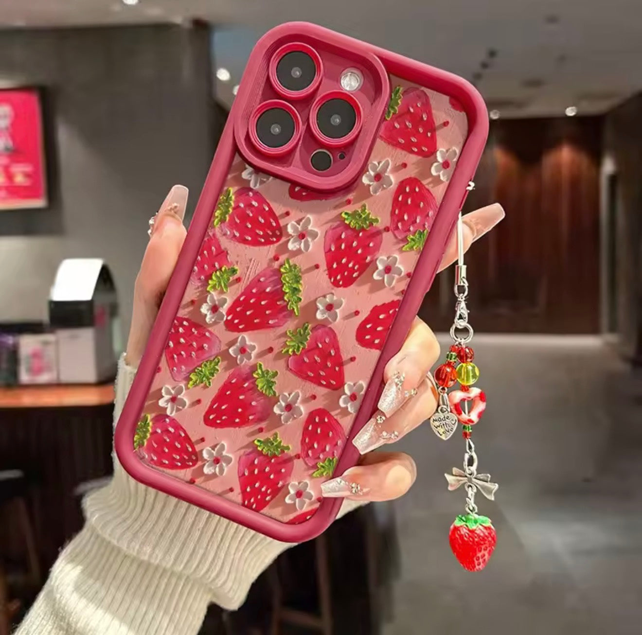 Coque de téléphone avec chaîne pendentif peinture fleur fraise