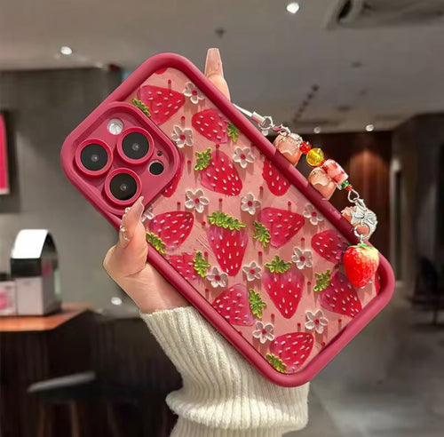 Coque de téléphone avec chaîne pendentif peinture fleur fraise